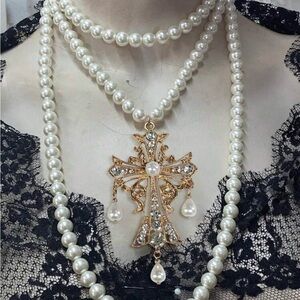 Elegant Pearl and Gold Cross Pendant Necklace